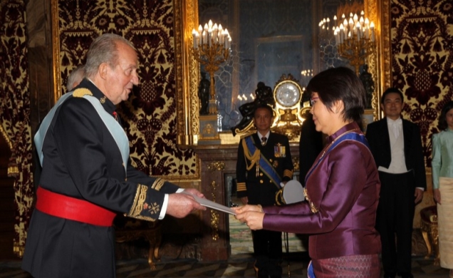 Su Majestad el Rey recibe la Carta Credencial de la embajadora del Reino de Tailandia, Busaya Mathelin