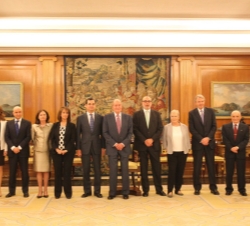 Don Juan Carlos, con el Consejo de Administración de la Corporación RTVE.