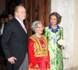 Sus Majestades los Reyes, con Elena Poniatowska.