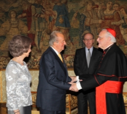Sus Majestades los Reyes reciben el saludo del presidente de la Conferencia Episcopal Española, Monseñor Ricardo Blázquez