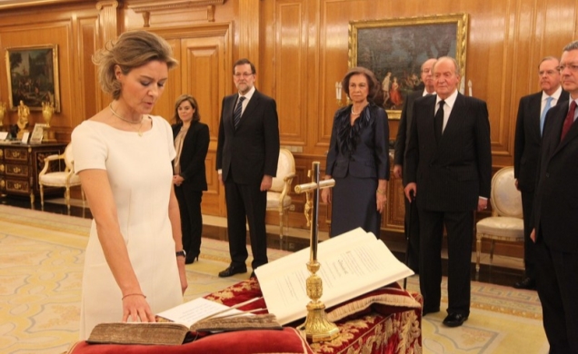 La nueva ministra de Agricultura, Alimentación y Medio Ambiente, Isabel García Tejerina, jura su cargo