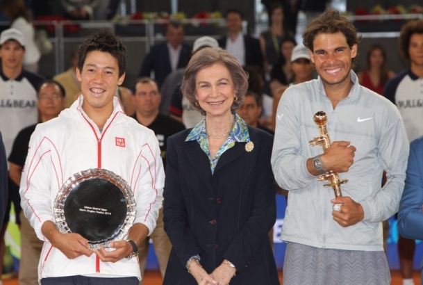 Doña Sofía, con el ganador, Rafael Nadal, y el finalista, Kei Nishikori.