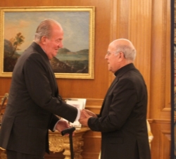 Don Juan Carlos recibe el saludo del Presidente de la Conferencia Episcopal, Monseñor Ricardo Blázquez Pérez