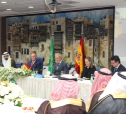 Su Majestad el Rey durante el encuentro de las Cámaras de Comercio de España y Arabia Saudí