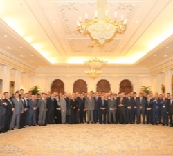 Don Juan Carlos con los representantes de las empresas españolas que residen en Arabia Saudí