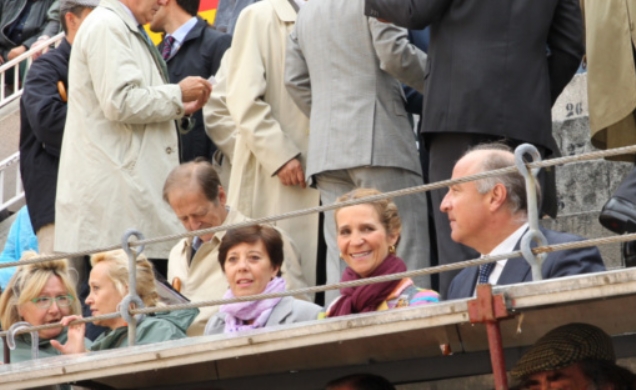 Doña Elena, acompañada por el subsecretario del ministerio de Educación, Cultura y Deporte, Fernando Benzo, y la presidenta de la Asociación de la Pre