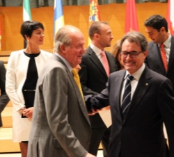 Su Majestad el Rey, con el presidente de la Generalitat de Cataluña, Artur Mas.