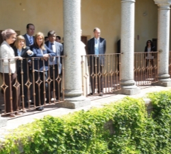 Doña Sofía en la Galería del Jardín Privado del Monasterio de San Jerónimo de Yuste