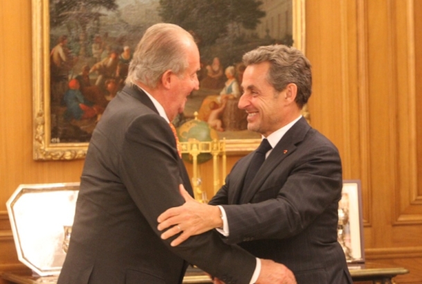Saludo entre Don Juan Carlos y el ex-Presidente de la República Francesa, Nicolas Sarkozy