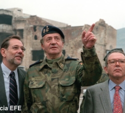 Don Juan Carlos visita a las tropas españolas en Mostar y Medjugorje el día de su 60 cumpleaños