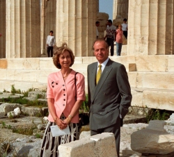 Sus Majestades los Reyes durante su viaje de Estado a Grecia