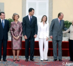 Comparecencia ante los medios de comunicación antes de la petición de mano de Doña Letizia Ortiz.