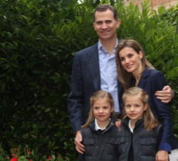 Nace en Madrid el tercer hijo de Sus Majestades los Reyes de España, Su Alteza Real Don Felipe de Borbón, en la Clínica de Nuestra Señora de Loreto