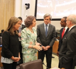 Doña Sofía conversa con el Dir. Ejecutivo de UNICEF, el presidente de la Junta Ejecutiva de UNICEF y Embajador Representante Permanente de Kenia, la m