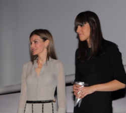 Doña Letizia y el ministro Soria, con Pilar Riaño, galardonada con el Premio Nacional a los Profesionales de la Comunicación, de la Academia y de la C