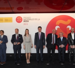Doña Letizia, el ministro de Industria, Energía y Turismo, José Manuel Soria, y el alto comisionado del Gobierno para la Marca España, Carlos Espinosa