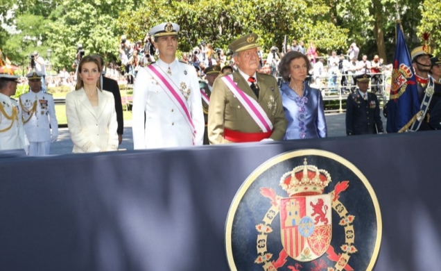 Sus Majestades los Reyes y Sus Altezas Reales los Príncipes de Asturias durante los actos del Día de las Fuerzas Armadas