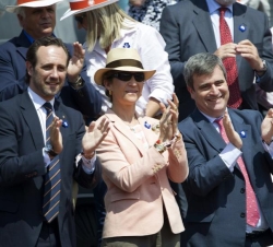 Doña Elena acompañado por el presidente de las Illes Balears, José Ramón Bauzá, y el presidente del Consejo Superior de Deportes, Miguel Cardenal, dur
