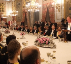 Vista del Comedor de Gala durante la intervención de Su Majestad el Rey.