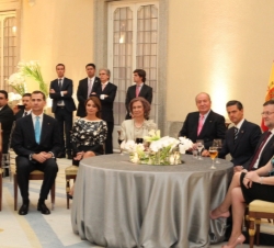 Sus Majestdes los Reyes, el Presidente de México y su señora, Sus Altezas Reales los Príncipes de Asturias, y el presidente del Gobierno y su esposa, 