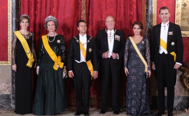 Los Reyes y los Príncipes, con el Presidente Peña Nieto y su esposa.