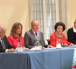 Su Majestad el Rey en la mesa presidencial