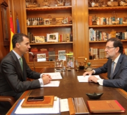Don Felipe durante su despacho con el presidente del Gobierno, Mariano Rajoy