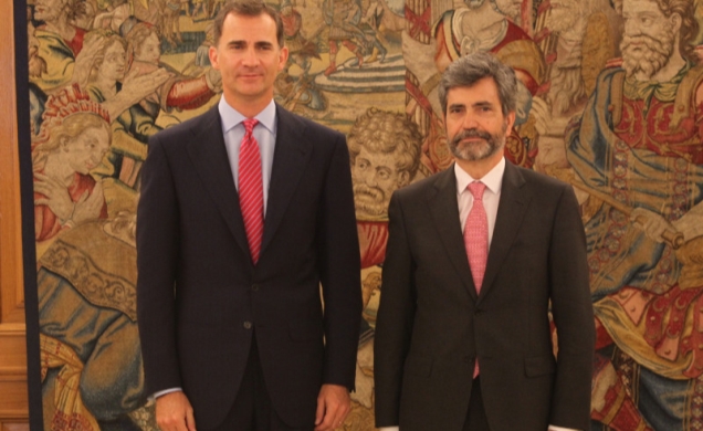 Su Majestad el Rey acompañado por el presidente del Tribunal Supremo y del Consejo General del Poder Judicial, Carlos Lesmes Serrano