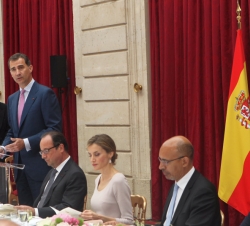 Don Felipe durante su intervención en el almuerzo ofrecido en el Palacio del Elíseo