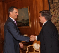Su Majestad el Rey recibe el saludo del director general de la Organización Internacional del Trabajo (OIT), Guy Ryder