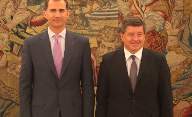 Don Felipe acompañado del director general de la Organización Internacional del Trabajo (OIT), Guy Ryder