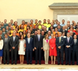 Los Reyes, con los asistentes a la recepción.