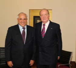 Don Juan Carlos con el expresidente de Colombia y secretario general electo de Unasur, Ernesto Samper.