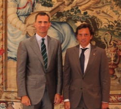 El Rey junto al alcalde de Palma de Mallorca, Mateo Isern