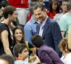 Don Felipe, en las gradas del Palacio de Deportes de la Comunidad de Madrid