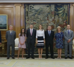 Fotografía de grupo de Doña Letizia con una representación de la Federación de Diabéticos Españoles