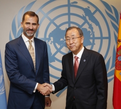 Don Felipe recibe el saludo del Secretario General de Naciones Unidas, Ban Ki-moon