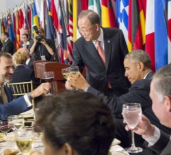Su Majestad el Rey brinda con el Presidente de los Estados Unidos, Barack Obama, y el Secretario General de Naciones Unidas, Ban Ki-moon, durante el a