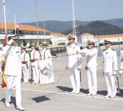 Su Majestad el Rey pasa revista las unidades presentes en la parada militar