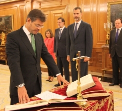 El nuevo ministro de Justicia, Rafael Catalá Polo, jura su cargo