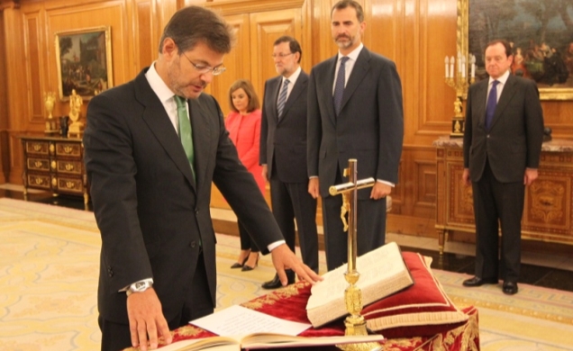 El nuevo ministro de Justicia, Rafael Catalá Polo, jura su cargo