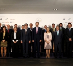 El Rey, con las personalidades asistentes, los miembros de CEAL y los patrocinadores de la Asamblea.
