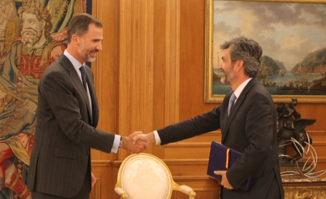 Don Felipe recibe el saludo de Carlos Lesmes Serrano, presidente del Tribunal Supremo y del Consejo General del Poder Judicial