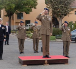 Su Majestad el Rey es recibido con Honores a su llegada a la Guardia Real