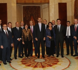 Su Majestad el Rey junto al Consejo de Administración de Hispasat