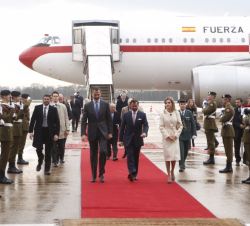 Cordón en honor de Sus Majestades los Reyes a su llegada al aeropuerto de Luxemburgo