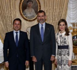 Los Reyes, con el primer ministro del Gran Ducado de Luxemburgo, Xavier Bettel.