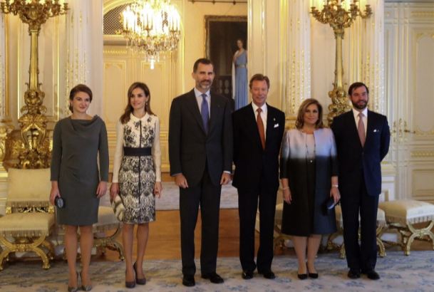 Sus Majestades los Reyes con Sus Altezas Reales los Grandes Duques de Luxemburgo y Sus Altezas Reales los Grandes Duques Herederos de Luxemburgo