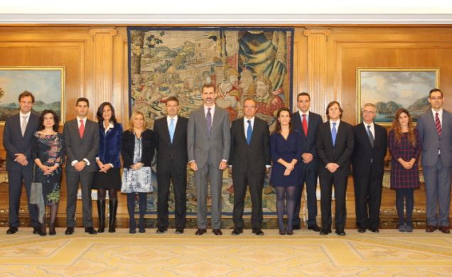 Su Majestad el Rey, con los asistentes a la audiencia concedida con motivo del 50 aniversario de la creación del Cuerpo Superior de Administradores Ci