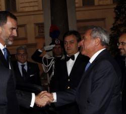 Su Majestad el Rey recibe el saludo del presidente de Senado de la República Italiana, Pietro Grasso